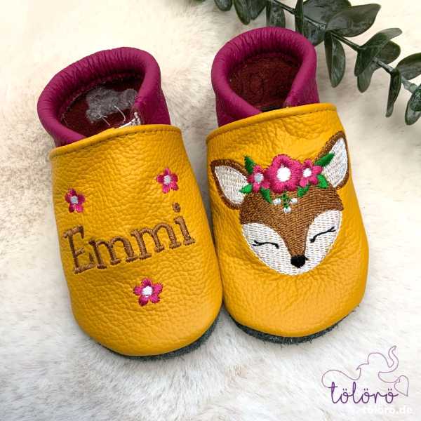 Name mit Blümchen und Blumenreh