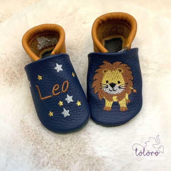 Name mit Mini-Sternen und Löwen