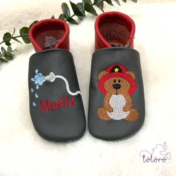 Name mit Schlauch und Feuerwehrbär