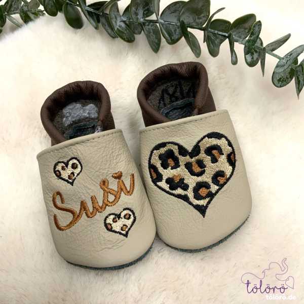 Name mit mini Leoherz und Leoherz