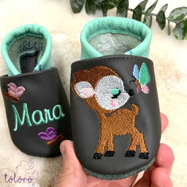 Name mit Schmetterlingen und Rehkitz