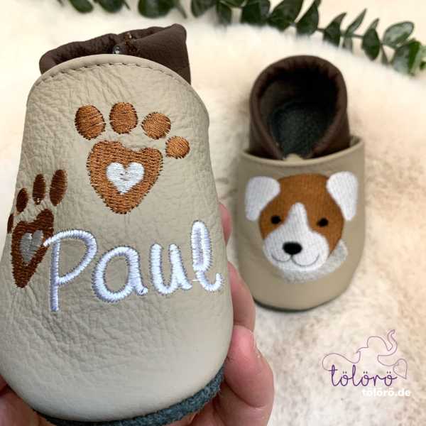 Name mit Pfoten und Hundekopf