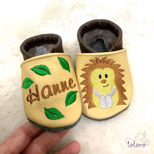 Name mit Blätter und Igeljunge