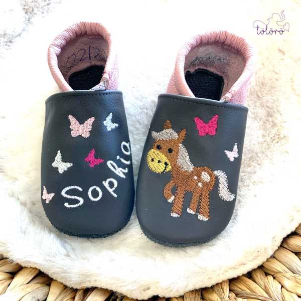 Name mit Schmetterlinge und Pferdchen